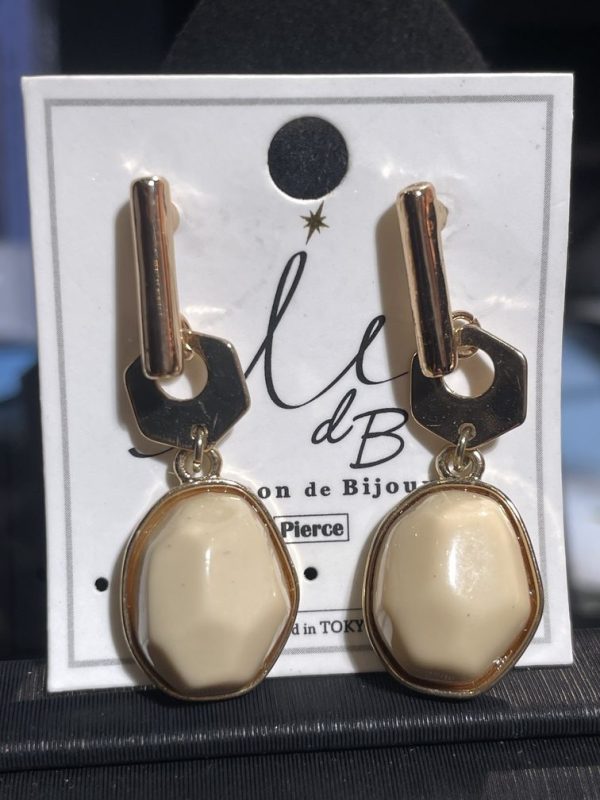 22. Bông tai khối đá màu kem- KIM MT JEWELRY